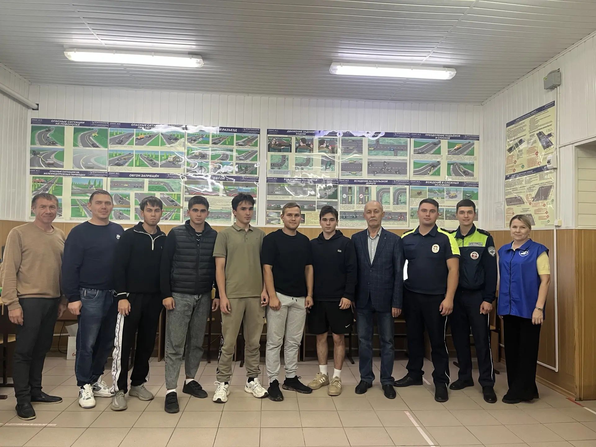 Арчада яшь автомобиль йөртүчеләр көч сынашты
