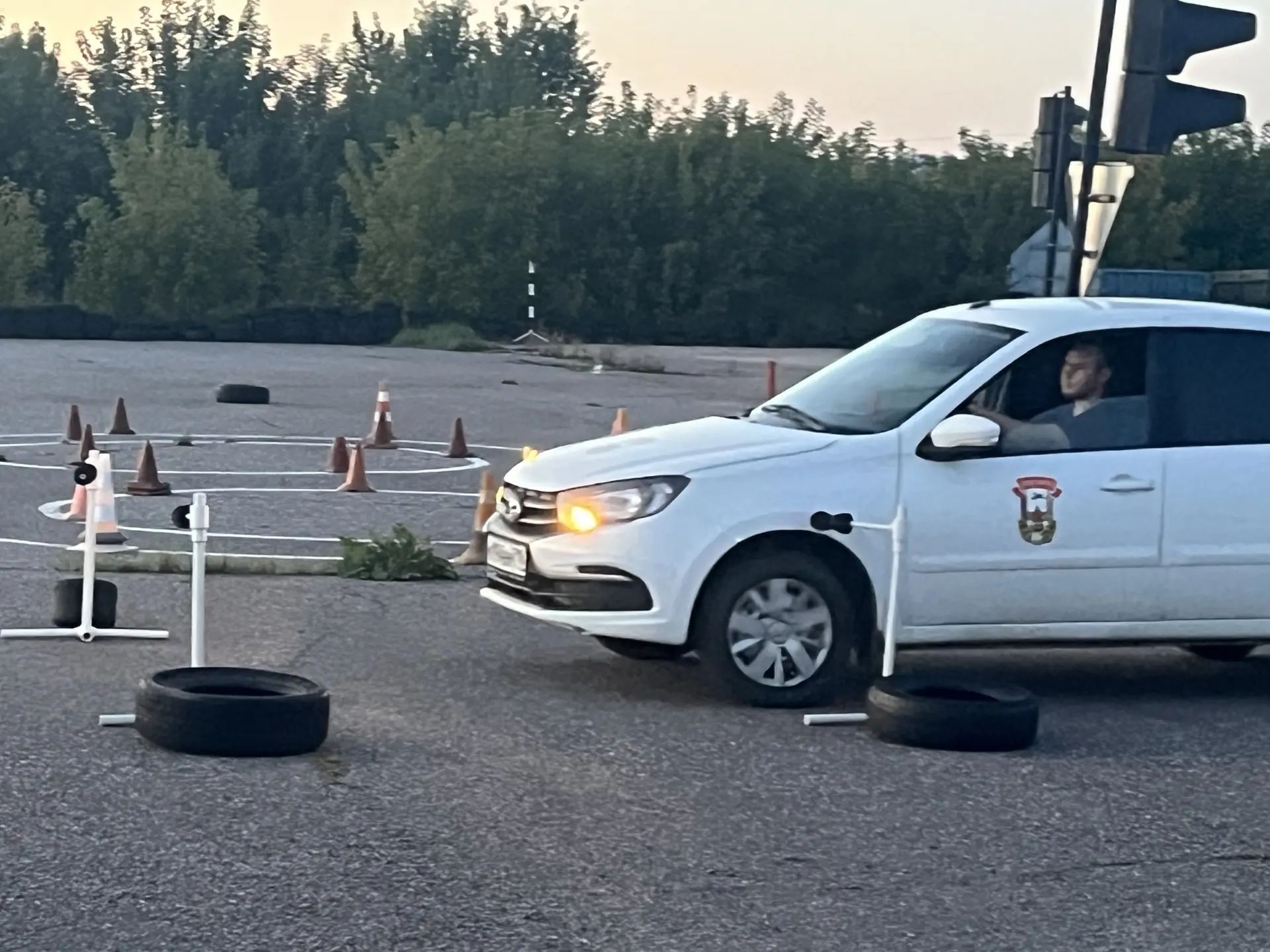 Арчада яшь автомобиль йөртүчеләр көч сынашты