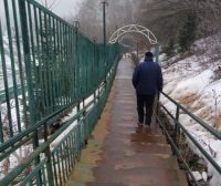 Аякларыгызны тыңлагыз!