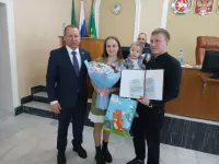 Арча районында яшь гаиләгә торак алу өчен социаль түләү тапшырылды