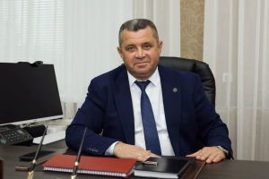 Арча районы мәгариф идарәсе җитәкчесе Нияз Муллахмәтовның Яңа ел котлавы