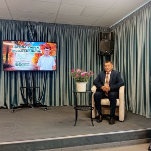 Дамир Нуриәхмәтов 65 яшьлек юбилеен каләмдәш дуслары белән билгеләп үтте