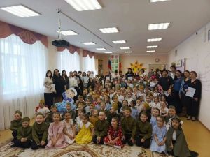 Җиңү вальсы аша – хәтер дәресе: Арчада балалар бакчалаларына йөрүче балалар вальс биеде
