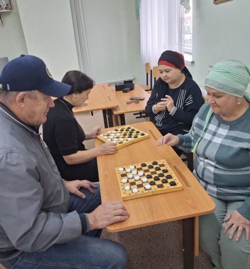 Яңа Кенәр авылында махсус хәрби операциядә хезмәт итүчеләрнең якыннары өчен шашка ярышы узды