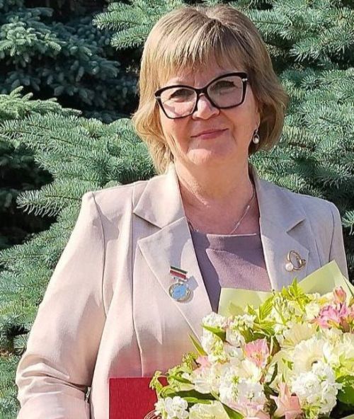 Заместителю директора Арского реабилитационного центра «Исток надежды» Наталие Сергеевой присвоено почётное звание