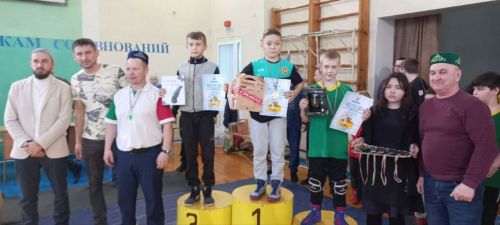 Бу арада Арча көрәшчеләре бүләк җыя. Тагын бәхет елмайды: велосипед эләкте!