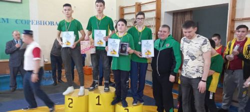 Бу арада Арча көрәшчеләре бүләк җыя. Тагын бәхет елмайды: велосипед эләкте!