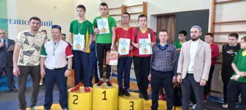 Бу арада Арча көрәшчеләре бүләк җыя. Тагын бәхет елмайды: велосипед эләкте!