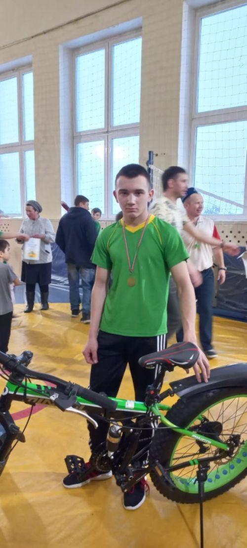 Бу арада Арча көрәшчеләре бүләк җыя. Тагын бәхет елмайды: велосипед эләкте!