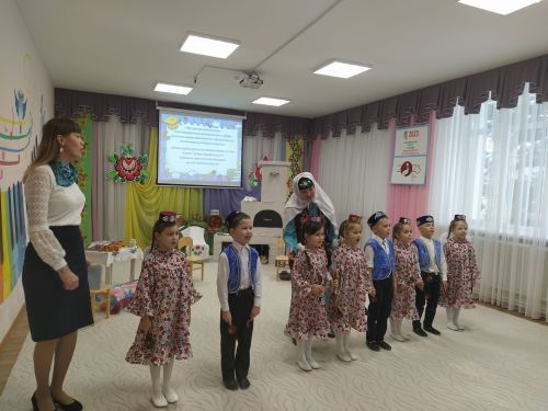 Җырлыйлар да, бииләр дә, музей да ясыйлар: Арчаның 10нчы балалар бакчасында кунакта