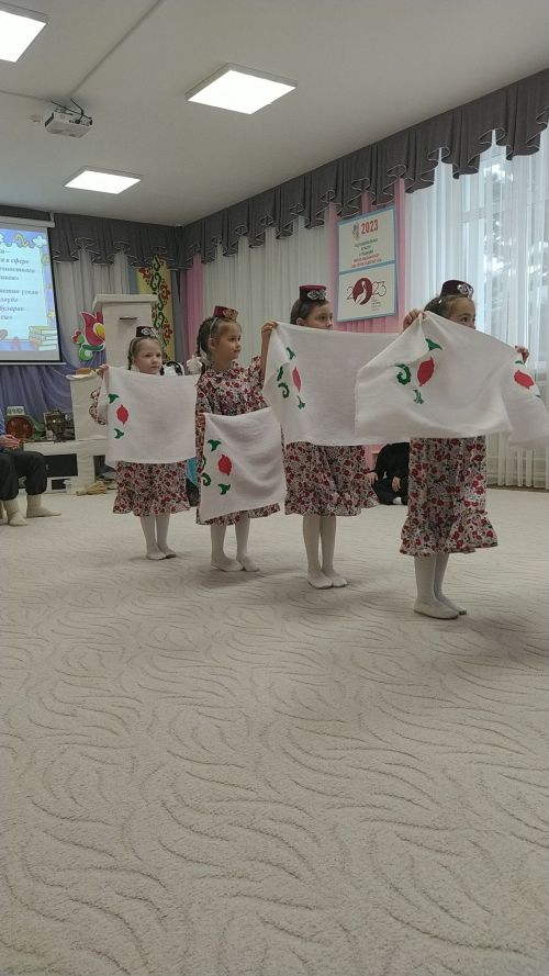 Җырлыйлар да, бииләр дә, музей да ясыйлар: Арчаның 10нчы балалар бакчасында кунакта