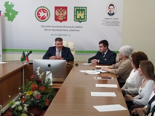 Татарстанда Укытучы һәм остаз елын ачтылар