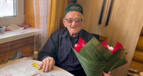 Якташыбыз, 100 яшьлек ветеран Габдрахман Сафинны Ватанны саклаучылар көне белән котладылар