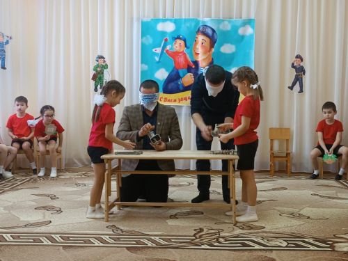 Арчаның беренче балалар бакчасына кунакка әтиләр килгән