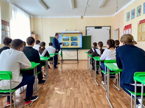 Район башлыгы Түбән Мәтәскә мәктәбендә