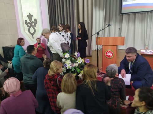 Арчада район башлыгы мобилизацияләнгән якташларыбызның якыннары белән очрашты
