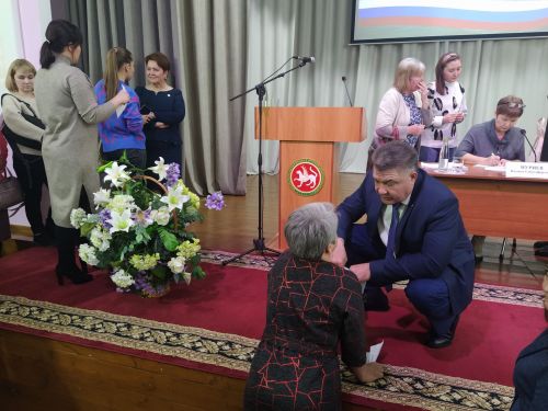 Арчада район башлыгы мобилизацияләнгән якташларыбызның якыннары белән очрашты