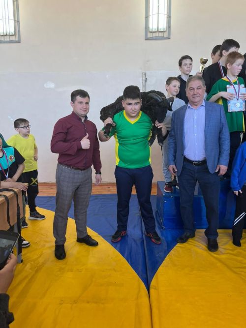 Урта Курса авылындагы көрәштә тәкәне Булат Шакиров алды!