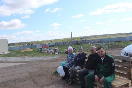 Монда тавык-чебешкә генә түгел, мондагы хозурлыкны карарга да киләләр