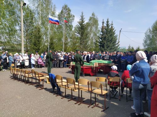 Көтегез, исән кайтам, диде. Кайтмады...