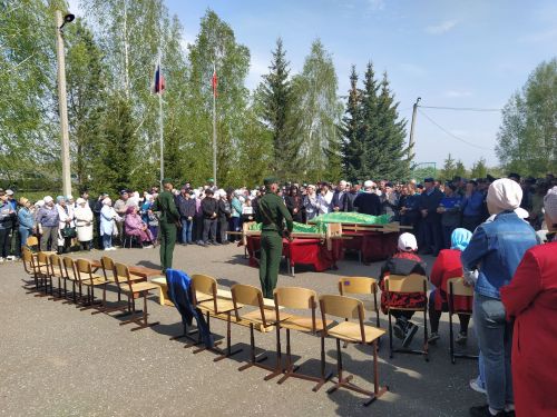 Көтегез, исән кайтам, диде. Кайтмады...