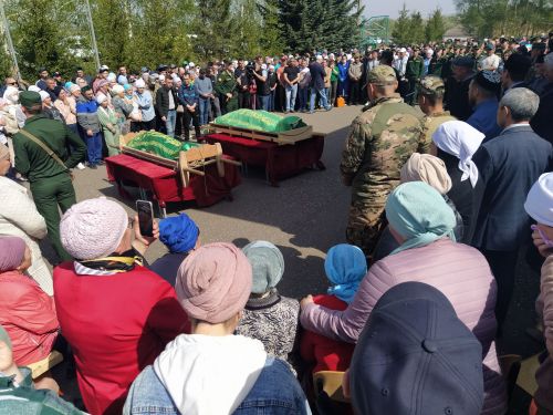 Көтегез, исән кайтам, диде. Кайтмады...