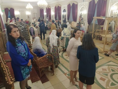 Печән базары яки... бии торган курчаклар