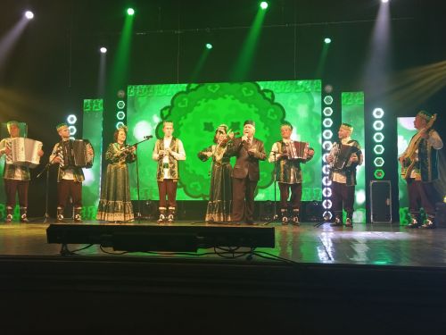 Печән базары яки... бии торган курчаклар