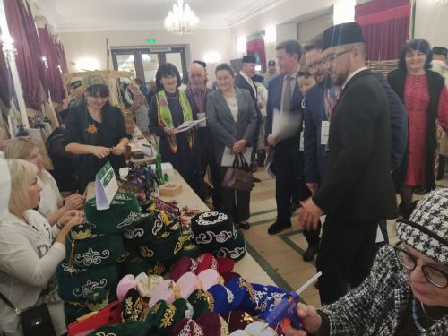 Печән базары яки... бии торган курчаклар
