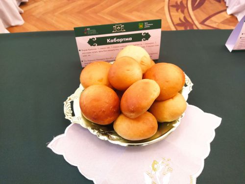 Печән базары яки... бии торган курчаклар