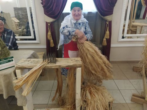 Печән базары яки... бии торган курчаклар