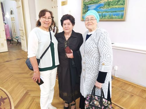 Печән базары яки... бии торган курчаклар