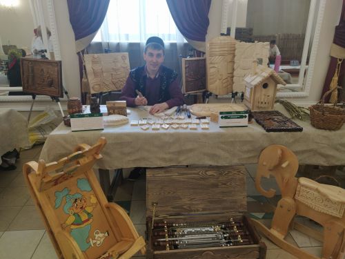 Печән базары яки... бии торган курчаклар