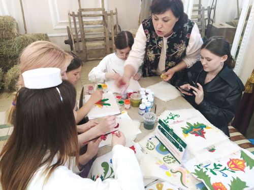 Печән базары яки... бии торган курчаклар