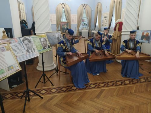 Печән базары яки... бии торган курчаклар