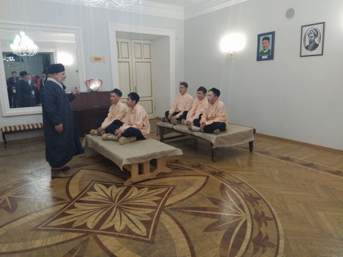 Печән базары яки... бии торган курчаклар