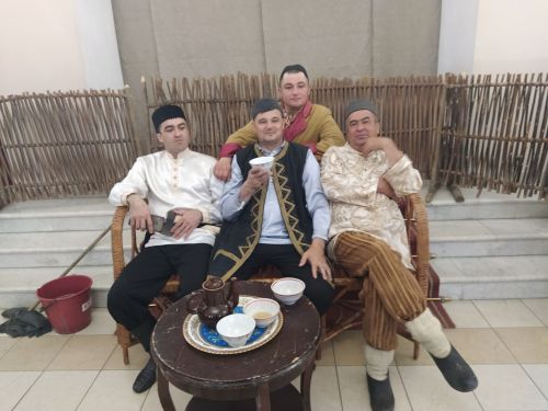 Печән базары яки... бии торган курчаклар