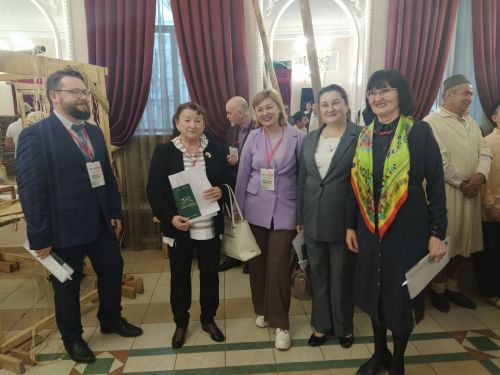 Печән базары яки... бии торган курчаклар