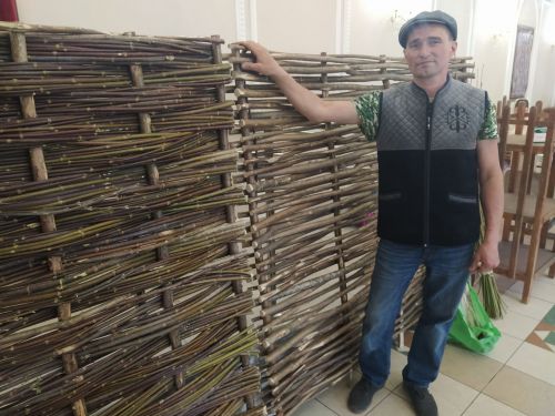 Печән базары яки... бии торган курчаклар