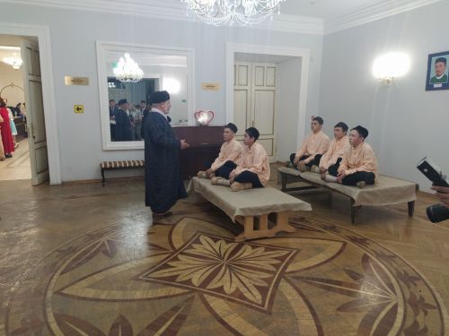 Печән базары яки... бии торган курчаклар