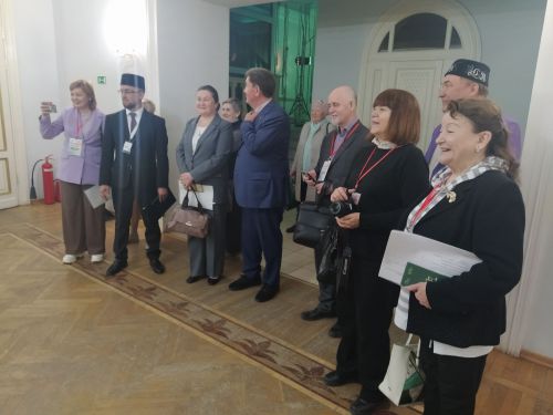 Печән базары яки... бии торган курчаклар