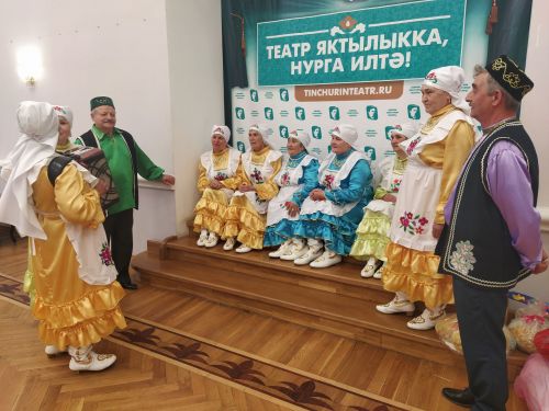 Печән базары яки... бии торган курчаклар
