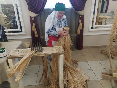 Печән базары яки... бии торган курчаклар
