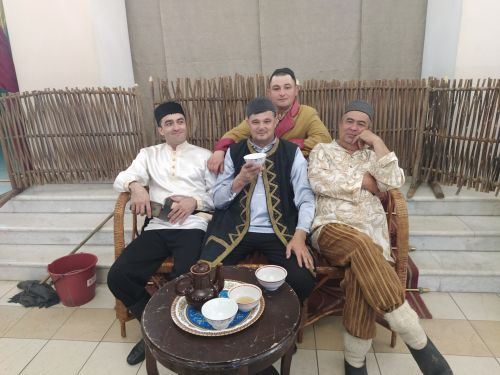 Печән базары яки... бии торган курчаклар