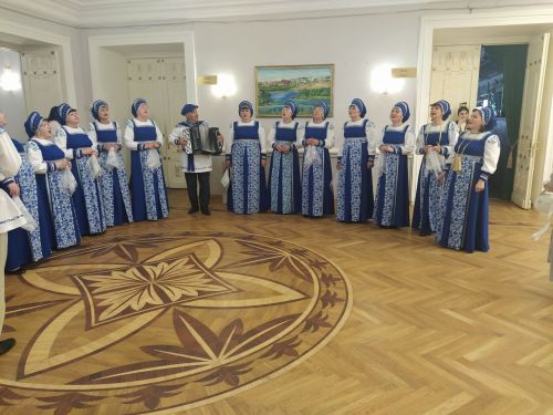 Печән базары яки... бии торган курчаклар
