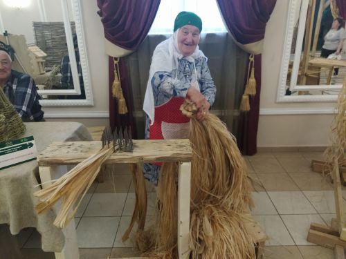 Печән базары яки... бии торган курчаклар
