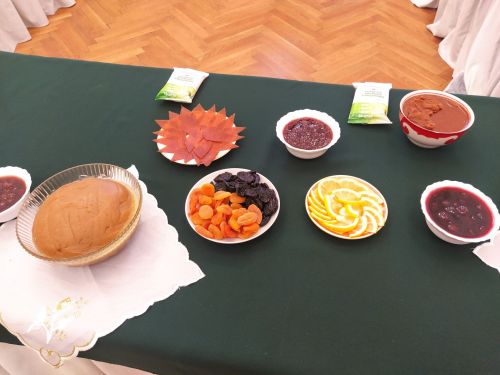 Печән базары яки... бии торган курчаклар