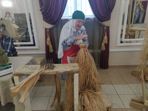 Печән базары яки... бии торган курчаклар