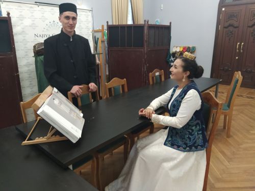 Печән базары яки... бии торган курчаклар