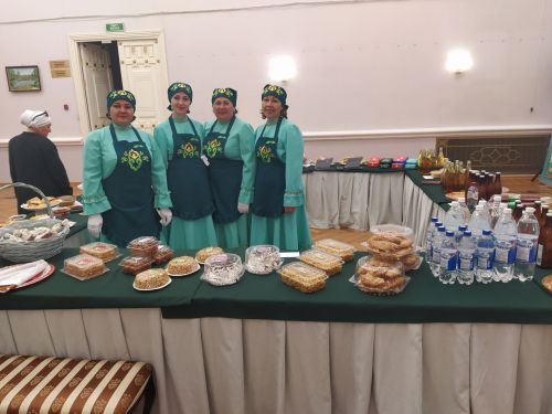 Печән базары яки... бии торган курчаклар